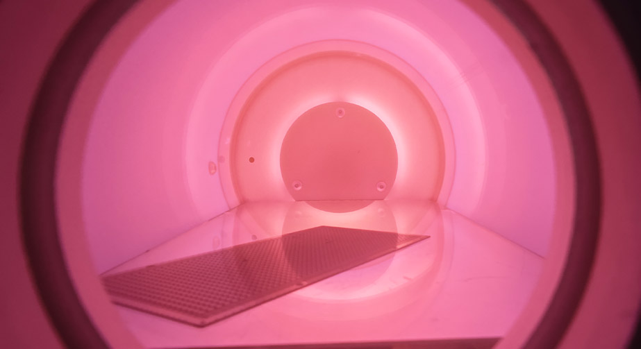 等離子體清洗活化對(duì)石英玻璃表面物理化學(xué)性質(zhì)的影響